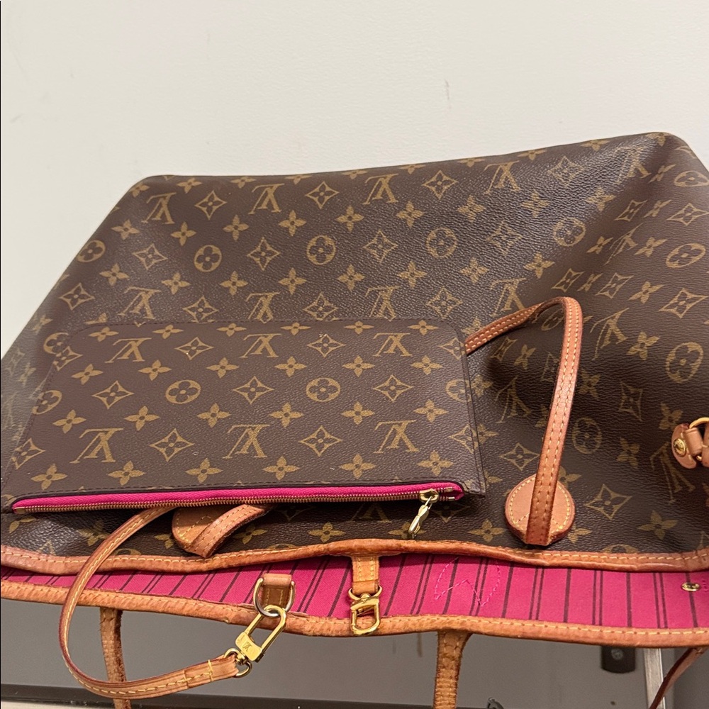 Authentic Louis Vuitton NM Neverful bag - Picture 6 of 11